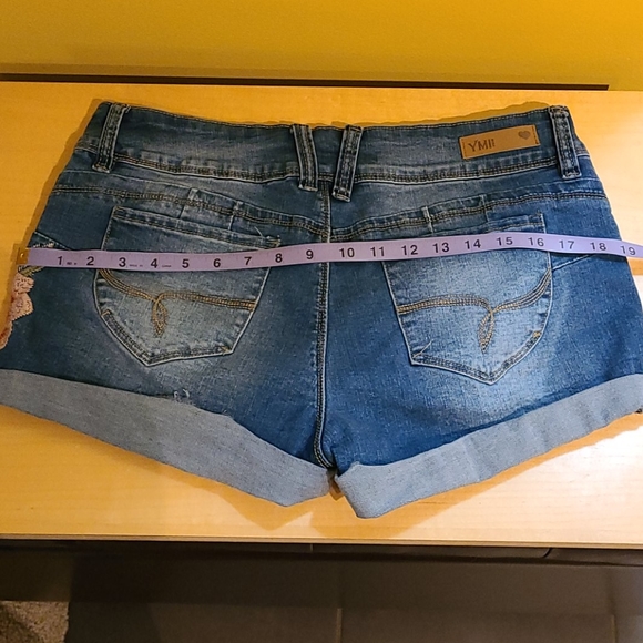 YMI - NWOT Denim Embroidered Jean Shorts - Picture 6 of 7